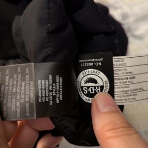 Aritzia Superpuff Climate Mittens (Black) Size M/L